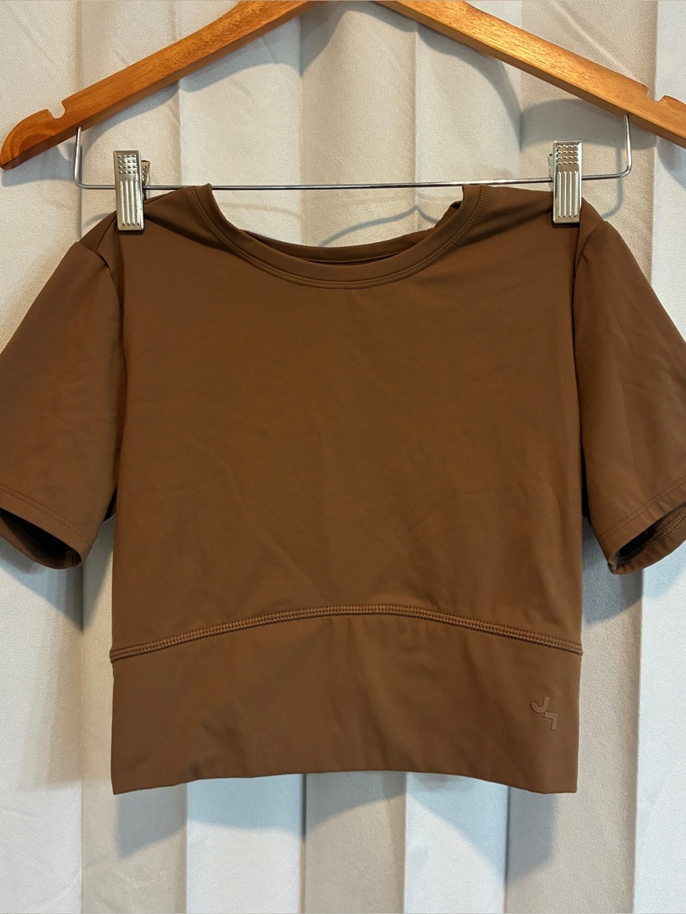Women’s Joy Lab Short Sleeve Cropped  Activewear Top Mocha Brown XS Cross Back